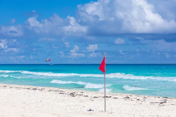 Vista da praia de Cancún no Mar do Caribe. Paraíso exótico. Conceito de Viagem, Turismo e Férias — Fotografia de Stock