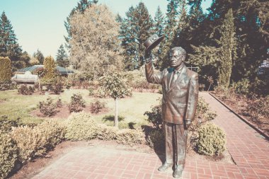 Portland Gül Bahçesi Sahnesi, 10.000 'den fazla bitki içeren bahçe manzaralı bir park..