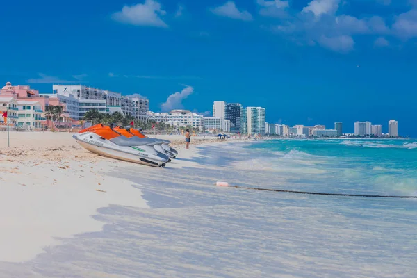 Vista da praia de Cancún no Mar do Caribe. Paraíso exótico. Conceito de Viagem, Turismo e Férias — Fotografia de Stock