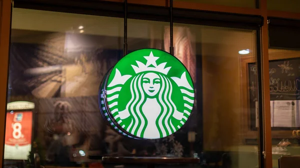 Υπογραφή λογότυπο Starbucks στο εμπορικό κέντρο Woodburn — Φωτογραφία Αρχείου