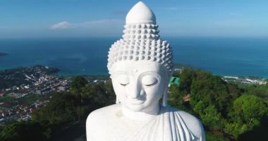 Mermer Big Buddha heykeli Tapınağı. Havadan görünümü kapatın. Phuket
