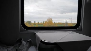 Tren vagonu içinde penceresi görünümü