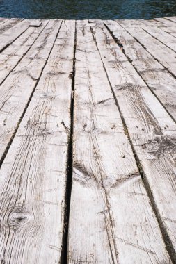 Beyaz tahta, yıpranmış Nehri yakınında perspektifte çizikler ile ahşap plakalar dışarı yıkanmış çıkardı. Doğal doku arka plan