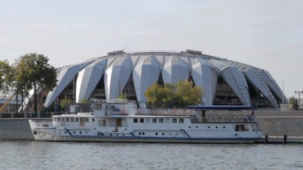 Moscow August 2018 Tourist Ship Moored Moskva River Embankment Druzhba — Stock Video