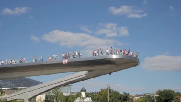 Москва Серпня 2018 Вид Унікальний Плавучий Міст Zaryadie Парку Метр — стокове відео