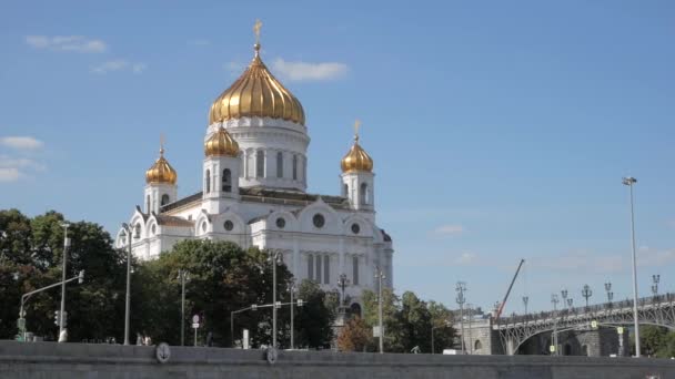 Monumental White Christ Saviour Cathedral Golden Domes Embankment Moskva River — Stock Video