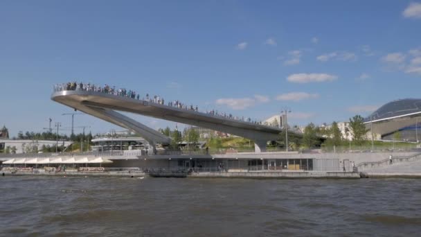 Moscou Août 2018 Vue Sur Pont Flottant Salle Concert Parc — Video