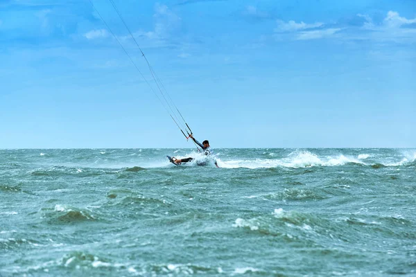 Kitesurfing Vågorna Havet Sommaren — Stockfoto