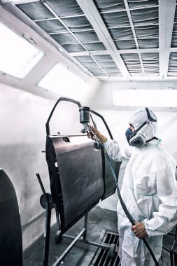 Siyah arabaya servis merkezi resmini restorasyon.