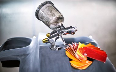 Araba parçaları, Pnömatik aletler yardımı ile boya ve resim seçimi.