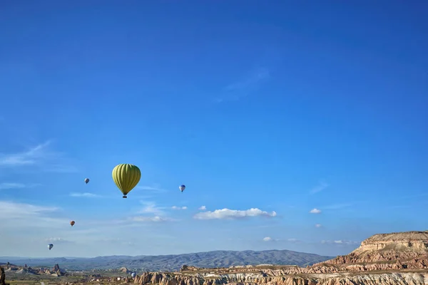 Mountain Landscape Large Balloons Short Summer Season Afternoon — Stock Photo, Image