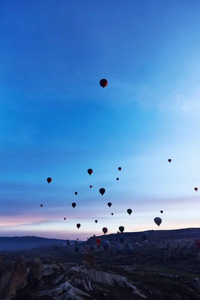 Piękne Balony Tle Górskiego Krajobrazu Lecie — Zdjęcie stockowe
