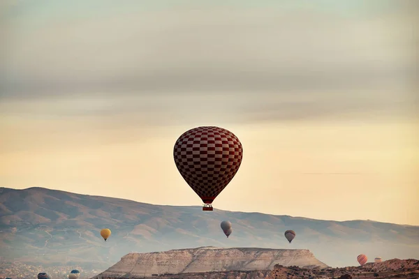 Beaux Ballons Dans Contexte Paysage Montagne Été — Photo