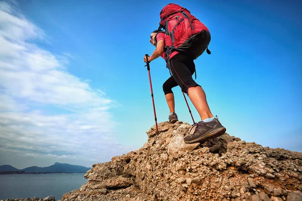 Vandra Längs Kusten Medelhavet Med Ryggsäck Och Tält — Stockfoto