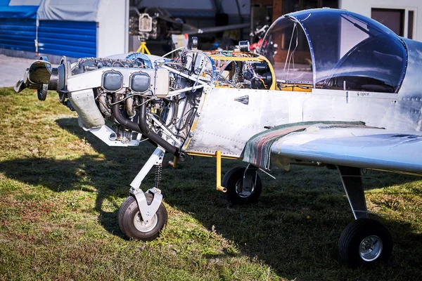 Lätta Flygplan Med Propeller Att Förbereda För Start — Stockfoto