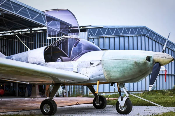 Одномоторный Самолет Пропеллером Перед Полетом Второй Половине Дня — стоковое фото