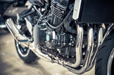 Motosiklet motoru üzerine vurgu ile güzel manzara.
