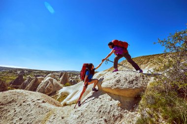 Bir yardım eli yüksek dağlarda yaz zammını.