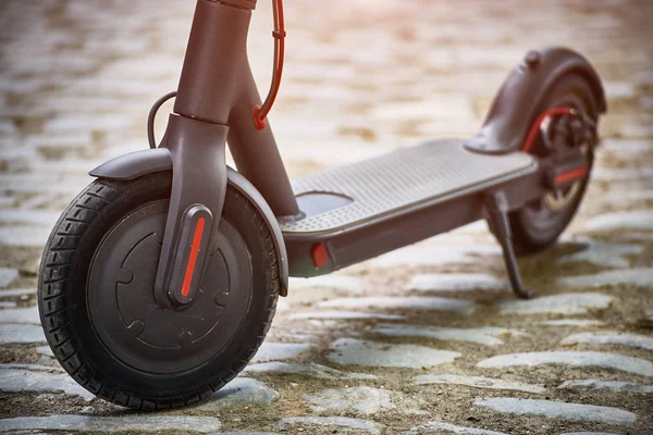 Le scooter électrique est le moyen le plus respectueux de l'environnement — Photo