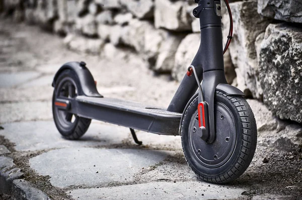 De elektrische scooter is de meest milieuvriendelijke manier — Stockfoto