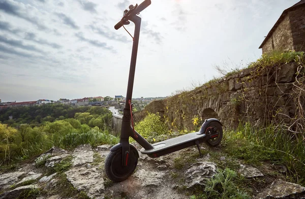 De elektrische scooter is de meest milieuvriendelijke manier — Stockfoto