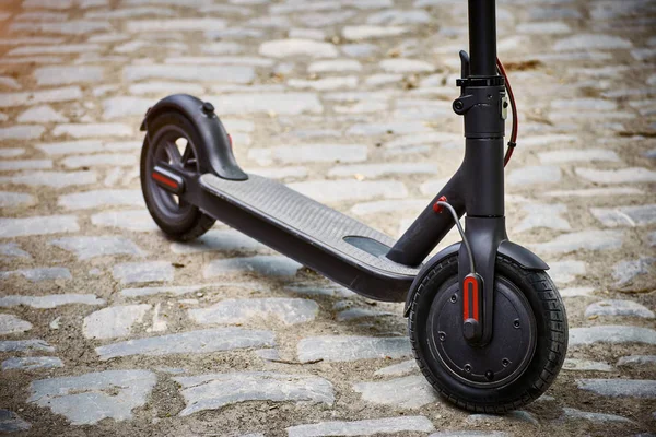 De elektrische scooter is de meest milieuvriendelijke manier — Stockfoto