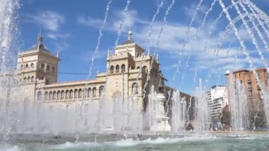 Çeşme suyu - Plaza Zorrilla Academia de Caballera, Valladolid, İspanya