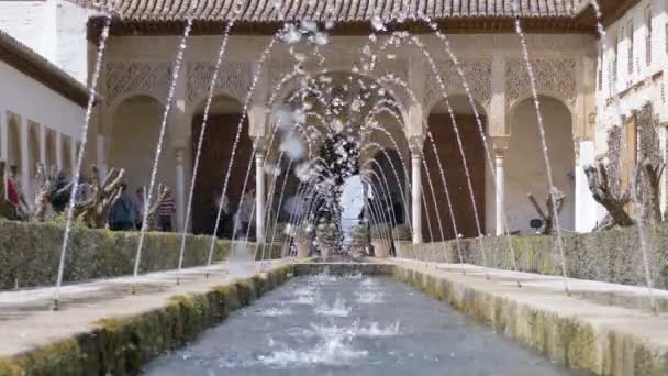 Valladolid España Marzo Marzo 2018 Fuente Que Vierte Agua Plaza — Vídeos de Stock