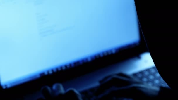 Hacker Escribiendo Teclado Computadora Por Noche — Vídeo de stock