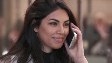 Güzel ve rahat Filipino kadın söz telefon - açık üzerinde Kapat
