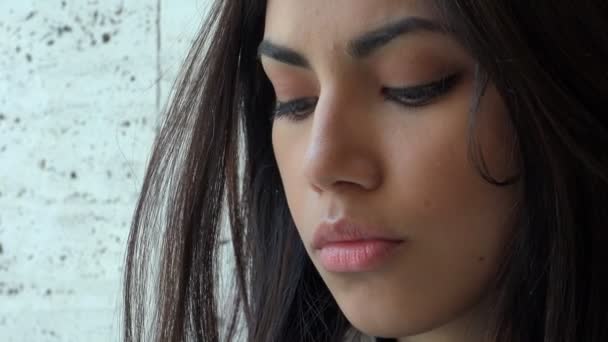 Primer Plano Reflexivo Deprimido Joven Asiático Cara Mujer — Vídeos de Stock