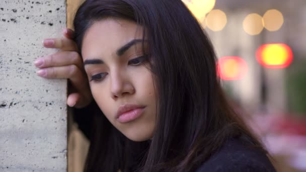 Triste Réfléchi Belle Asiatique Femme Gros Plan — Video