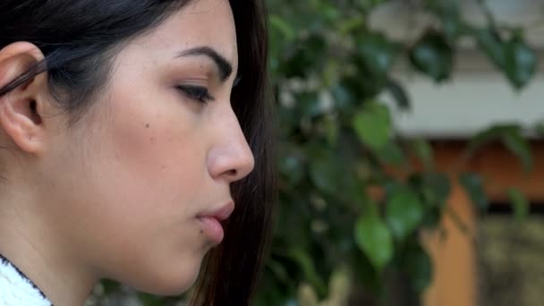 Smutny Zamyślony Piękny Asian Kobieta Bliska — Wideo stockowe