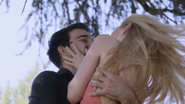 Focus Sugli Innamorati Che Incontrano Parco Amore Affetto Passione — Video Stock