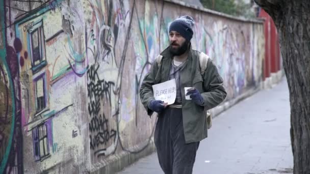 Beggar Alone Street Receive Alms Old Man Help Generosity — Stock Video