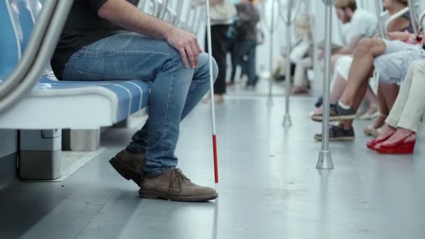 Blinder Mann Bahn Waggon Behinderung Behinderung Autonomie — Stockvideo
