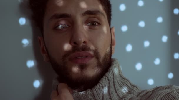 Портрет Самотня Людина Темних Sad Почуття Депресія Чоловік Плаче — стокове відео