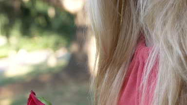 Aşk, evlilik, teklif-teklif ve yüzük parmağında koyarak yakından