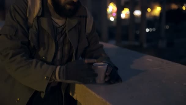Daklozen Tellen Zijn Geld Nacht — Stockvideo