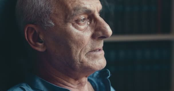 Close Portrait Pensive Daydreaming Old Man Smoking Electronic Cigarette — Stok Video