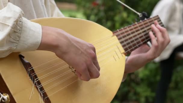 Talyan Müzisyen Mandolin Oynarken Yakın Yukarı Portre — Stok video