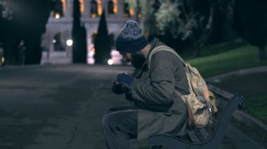 onun günlük sadaka sayma dilenci
