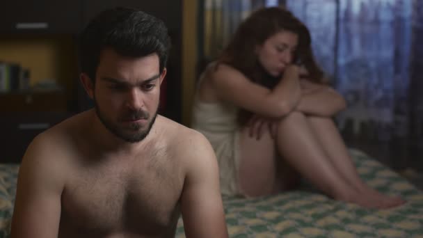Üzgün Çift Yatakta Cinsel Sorunlar — Stok video