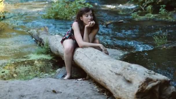 Woman Sitting Bank River Contact Nature — Stock Video