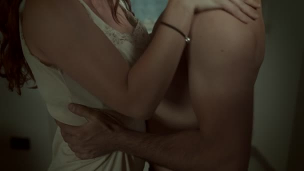 καυτά μαύρο και λευκό λεσβιακό πορνό