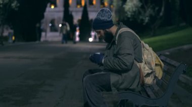 onun günlük sadaka sayma dilenci