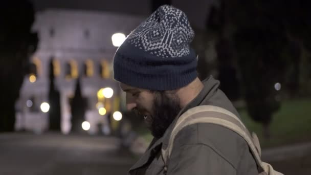 Obdachlose Stehen Auf Und Gehen Nachts Stadtpark Spazieren — Stockvideo