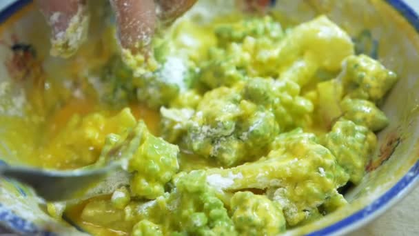 Breading Broccoli Eggs Flour Close — Stock Video