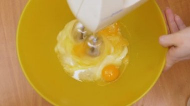 Kadar hamur yapma kadın el görünümü Kapat