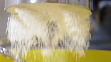 Kadar hamur yapma kadın el görünümü Kapat